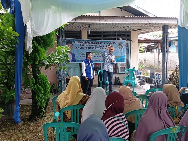 Reses Nofrizal di Kampung Tengah, Warga Keluhkan Drainase Banyak Tertutup Bekas Galian IPAL